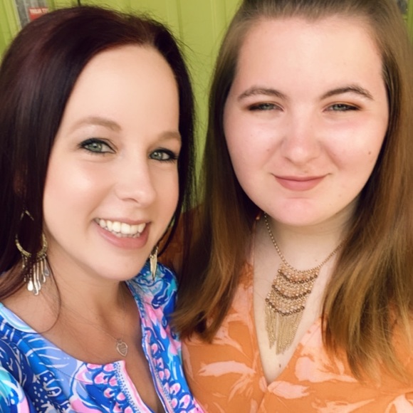 Meet your Posher, Heather - Picture 3 of 3